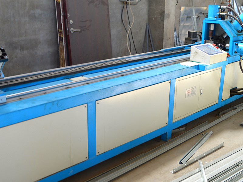 角铁法兰生产线